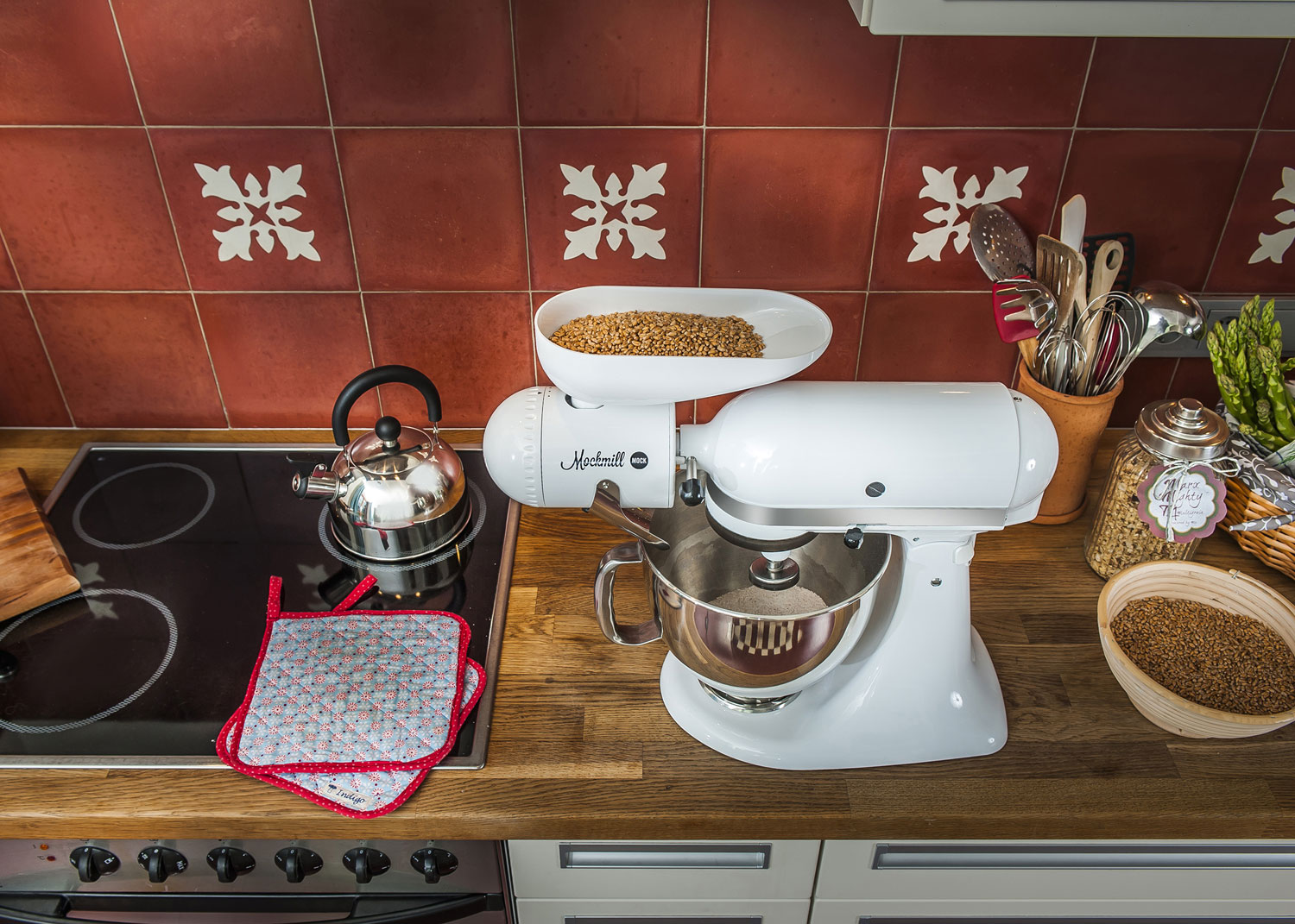Mockmill mit gefülltem Trichter von oben Mockmill mit gefülltem Trichter von oben