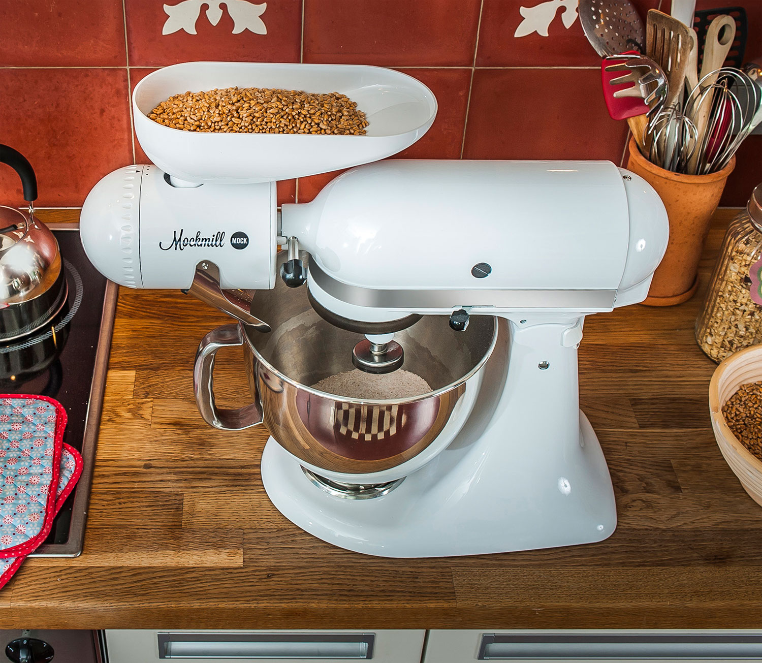 Der von Wolfgang Mock entwickelte Mockmill-Vorsatz ist kompatibel mit allen Küchenmaschinen von KitchenAid und Electrolux